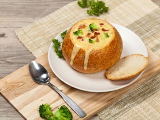 Сырный суп в хлебе