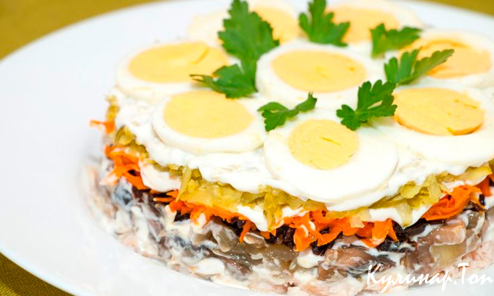 Торт-салат с мясом курицы и шампиньонами