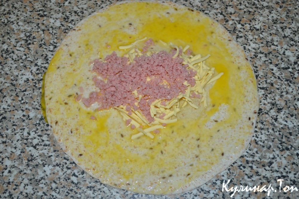 Тортилья с сыром и сосисками