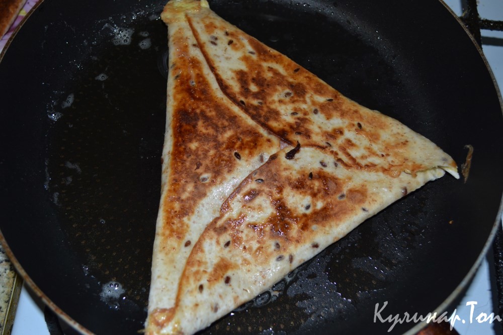 Тортилья с сыром и сосисками