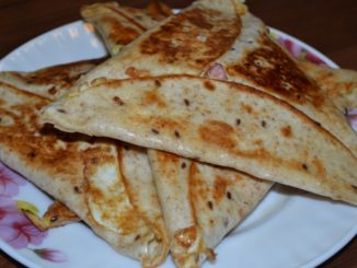 Тортилья с сыром и сосисками