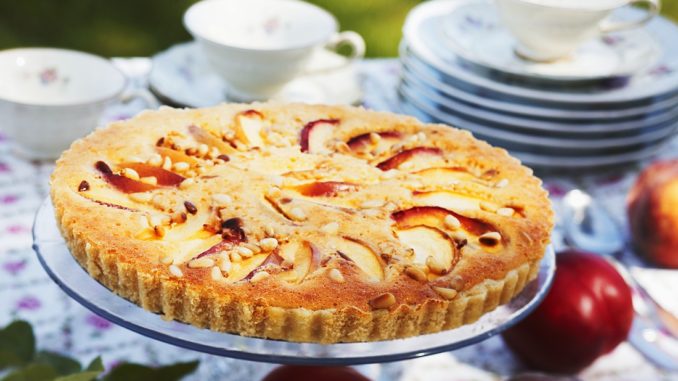 Яблочный пирог с орехами Яблочный пирог с орехами