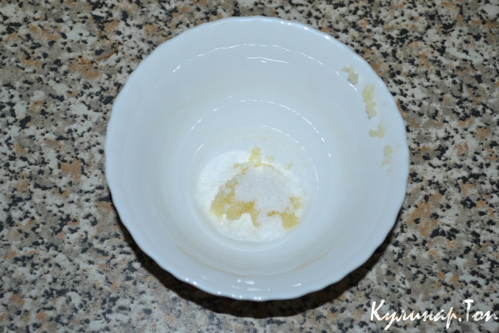 Жаренный сырок с чесноком