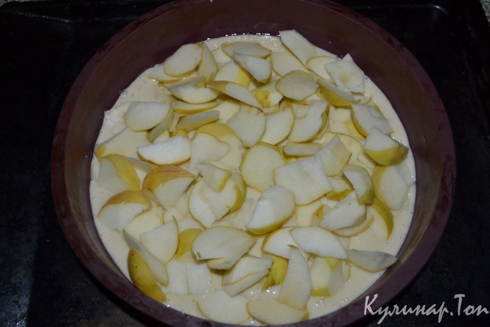 Заливной пирог с яблоками