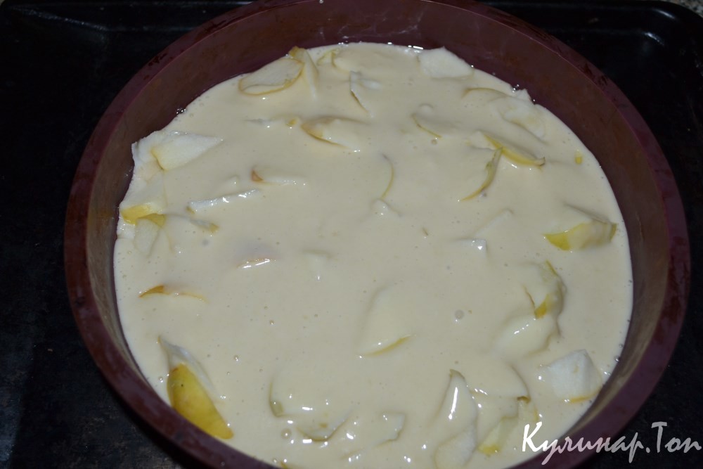 Заливной пирог с яблоками