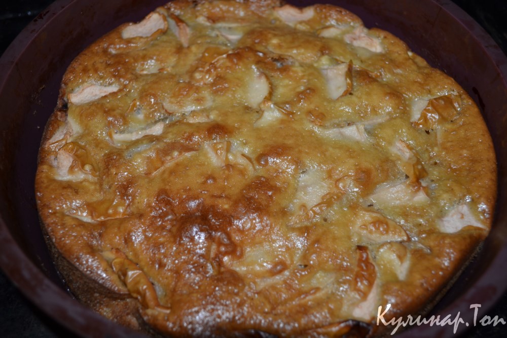 Заливной пирог с яблоками