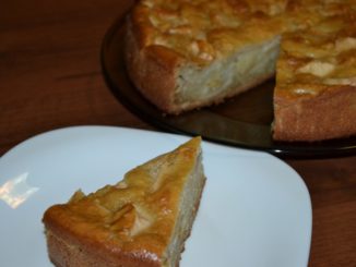 Заливной пирог с яблоками