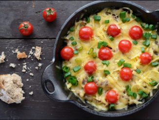 Запеченный картофель с томатами черри и пармезаном