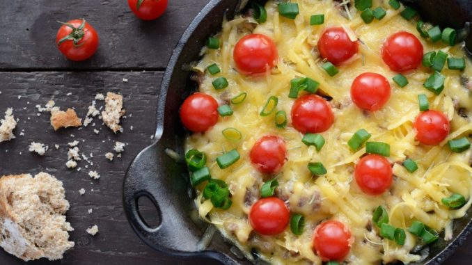 Запеченный картофель с томатами черри и пармезаном Запеченный картофель с томатами черри и пармезаном