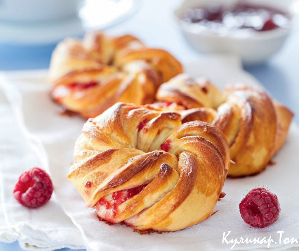 Булочки с малиновым джемом