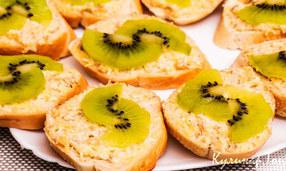 Бутерброды с сыром и киви