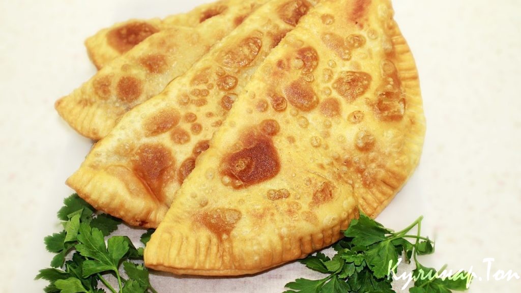 Чебуреки с мясом кролика и зеленым луком