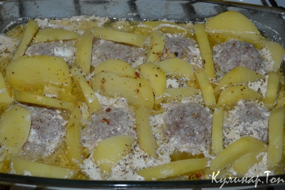 "Ежики" с картофелем в сметанном соусе