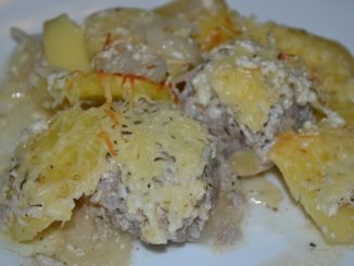 "Ежики" с картофелем в сметанном соусе
