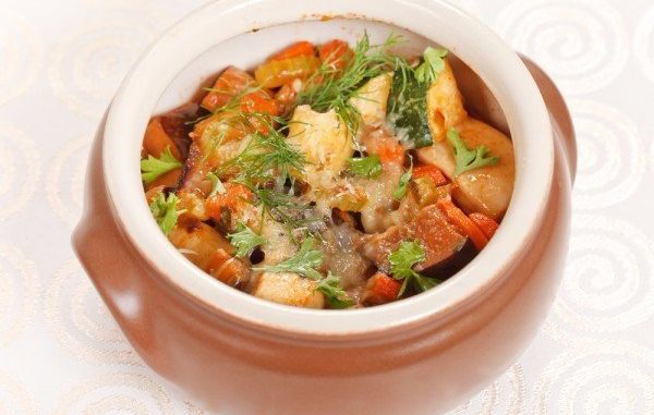Говядина с овощами в горшочках Говядина с овощами в горшочках