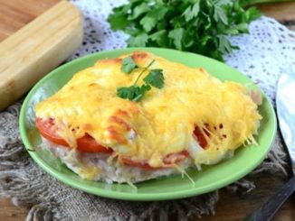 Куриная грудка в шубке под сыром