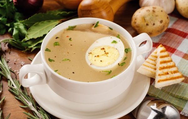 Куриный бульон с яйцом Куриный бульон с яйцом