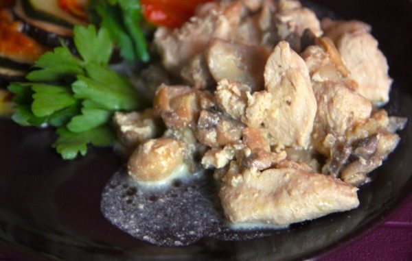 Курица с шампиньонами в лимонном соусе Курица с шампиньонами в лимонном соусе