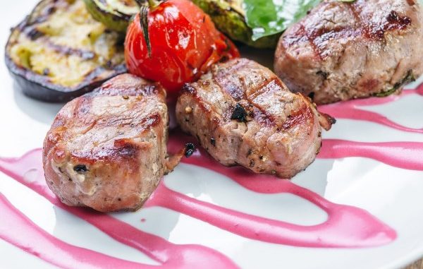 Медальоны из свиной вырезки Медальоны из свиной вырезки