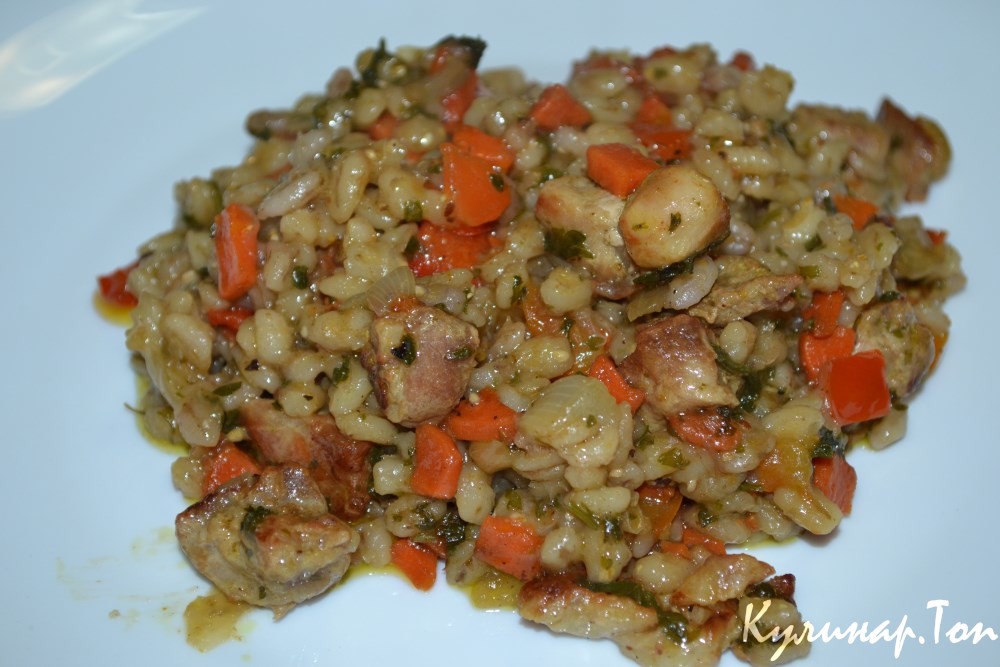 Перловка со свининой и овощами