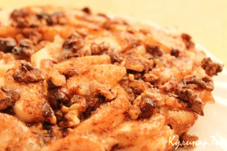 Пирог с яблоками и грецкими орехами
