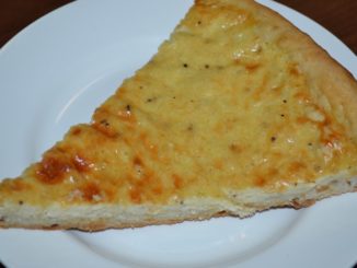 Пицца с сыром и сливками
