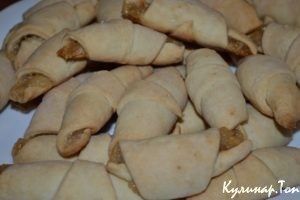 Домашние рогалики с яблочным пюре