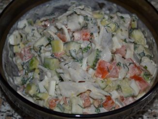 Салат с кальмаром и авокадо