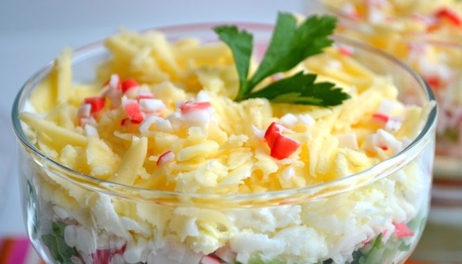Салат со сливочным сыром и крабовыми палочками Салат со сливочным сыром и крабовыми палочками
