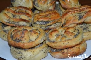Сдобные булочки с маком