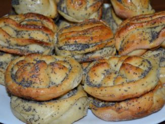 Сдобные булочки с маком