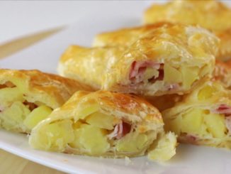 Слоеные пирожки с картофелем и беконом
