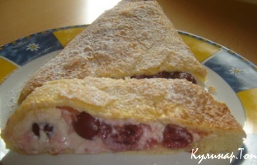 Закрытый пирог с творогом и вишней Закрытый пирог с творогом и вишней
