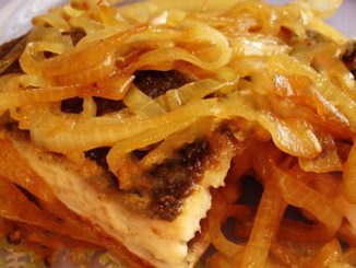 Камбала на луковой подушке