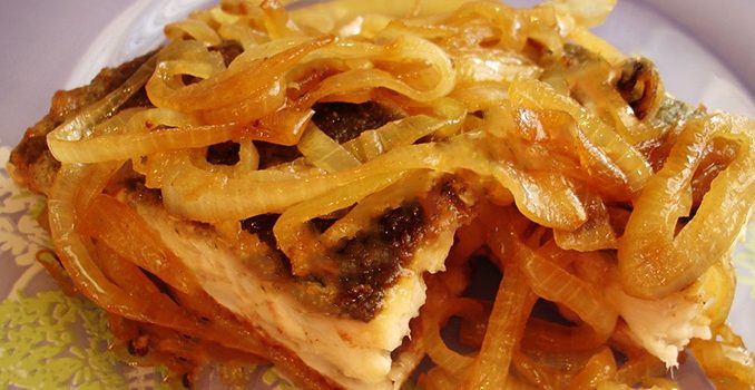 Камбала на луковой подушке Камбала на луковой подушке
