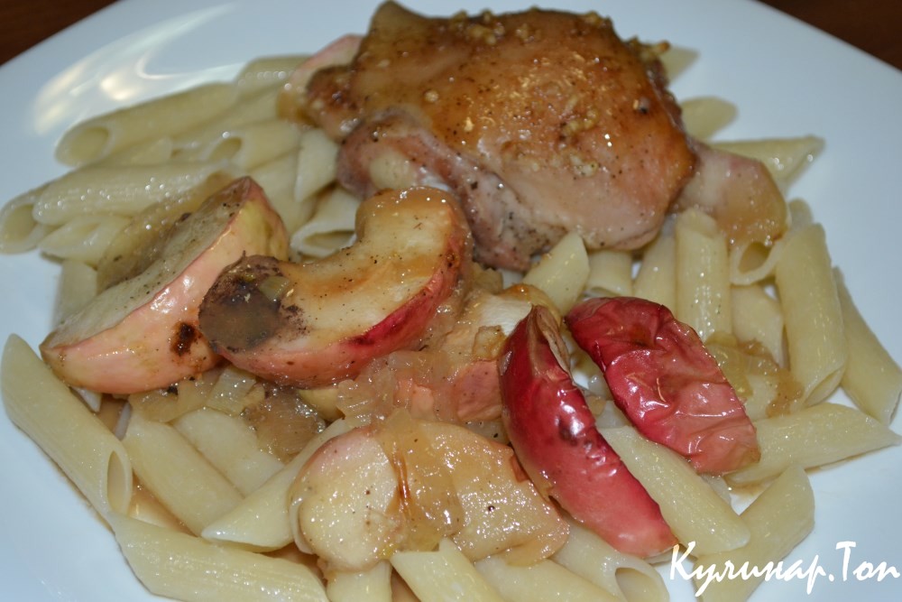 Курица с яблоками