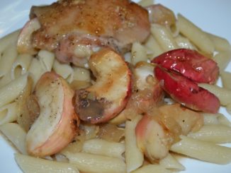 Курица с яблоками