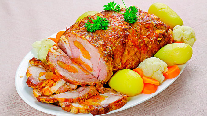 Мясной рулет с абрикосом Мясной рулет с абрикосом