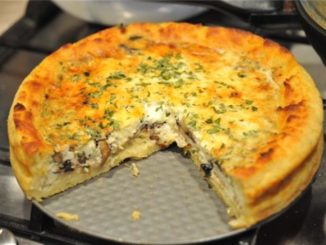 Пирог с томлёным мясом и горохом