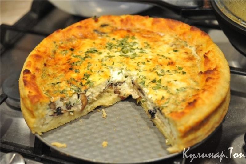 Пирог с томлёным мясом и горохом