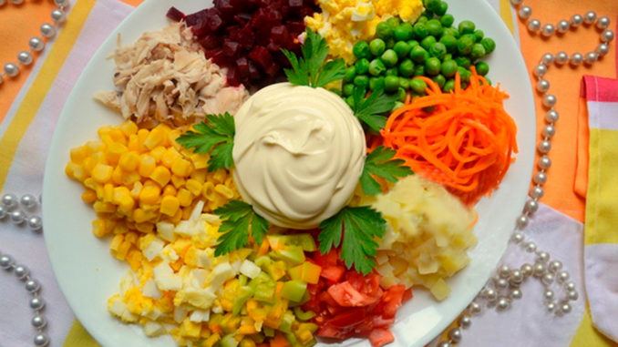 Салат Калейдоскоп с курицей Салат "Калейдоскоп" с курицей