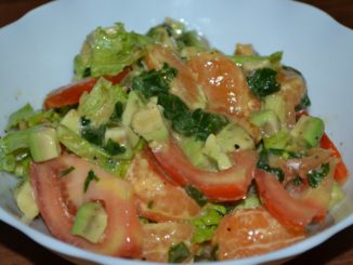 Салат с авокадо и мандаринами