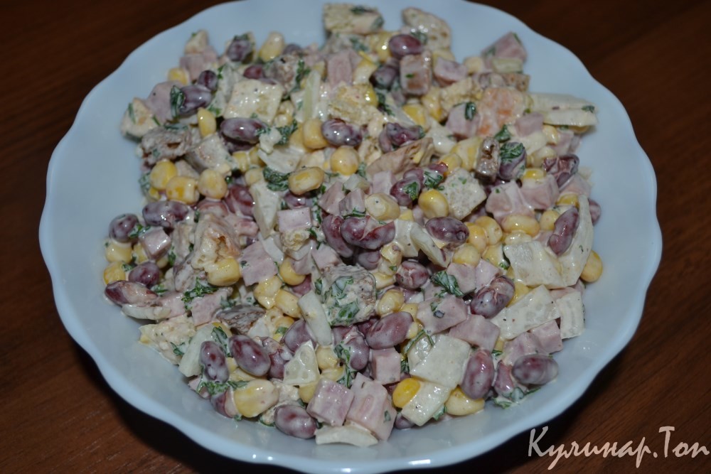 Салат с фасолью, кукурузой и ветчиной