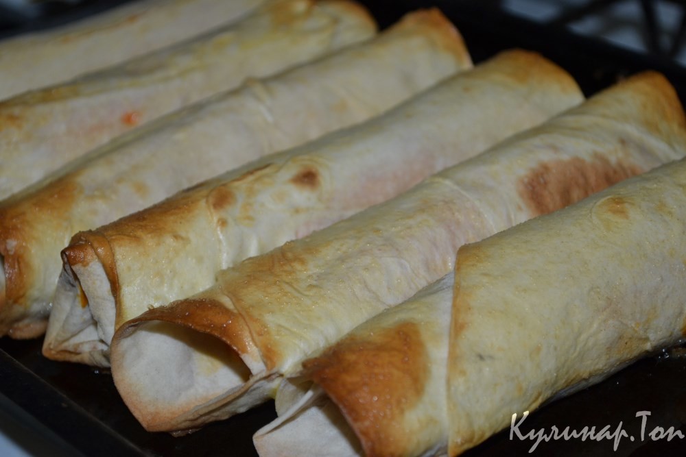 Сосиски с сыром в лаваше