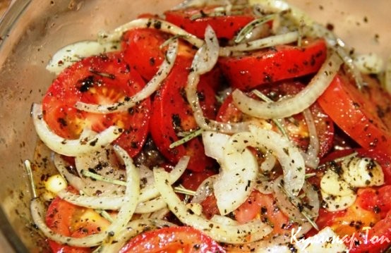 Закуска из помидоров и лука Закуска из помидоров и лука