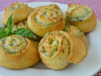Чесночные рулетики