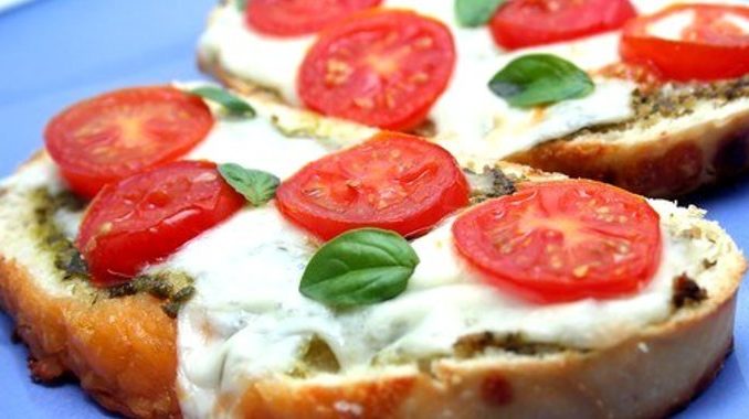 Горячие тосты с мясным фаршем Горячие тосты с мясным фаршем