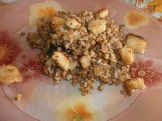 Гречневая каша с гренками