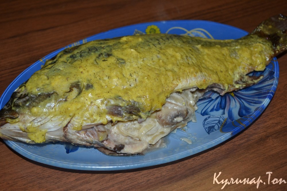 Карп, фаршированный грибами