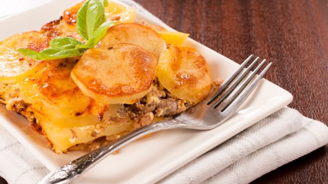Мусака с говядиной и картофелем Мусака с говядиной и картофелем